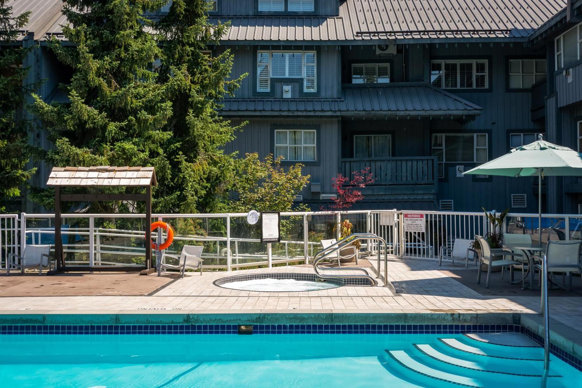 Glacier Lodge Whistler Exterior photo
