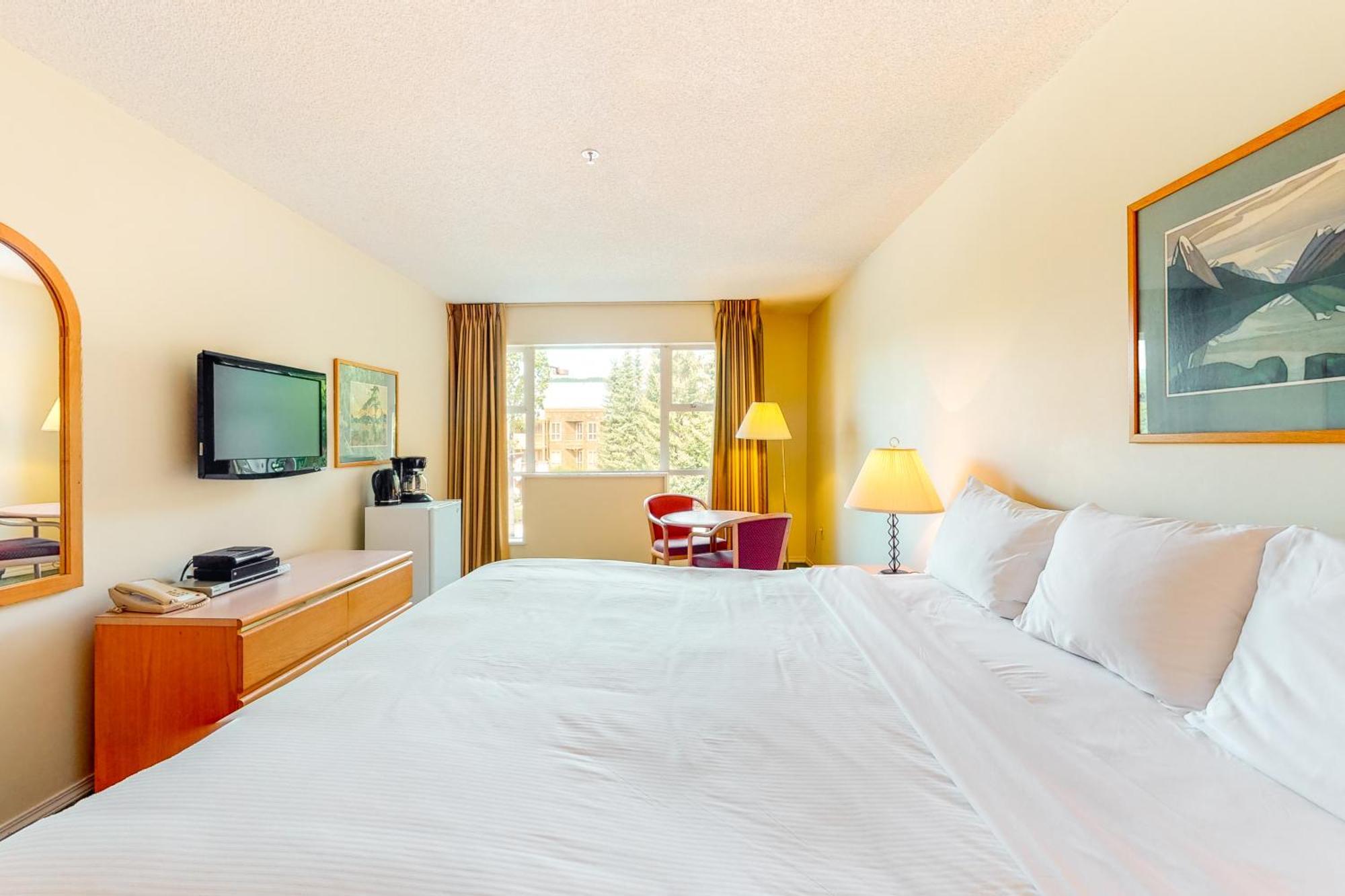 Glacier Lodge Whistler Room photo