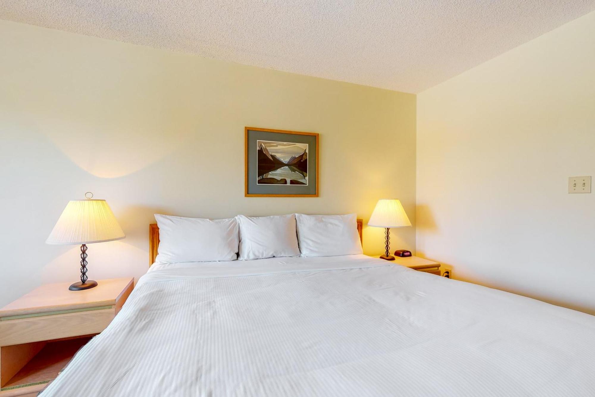 Glacier Lodge Whistler Room photo