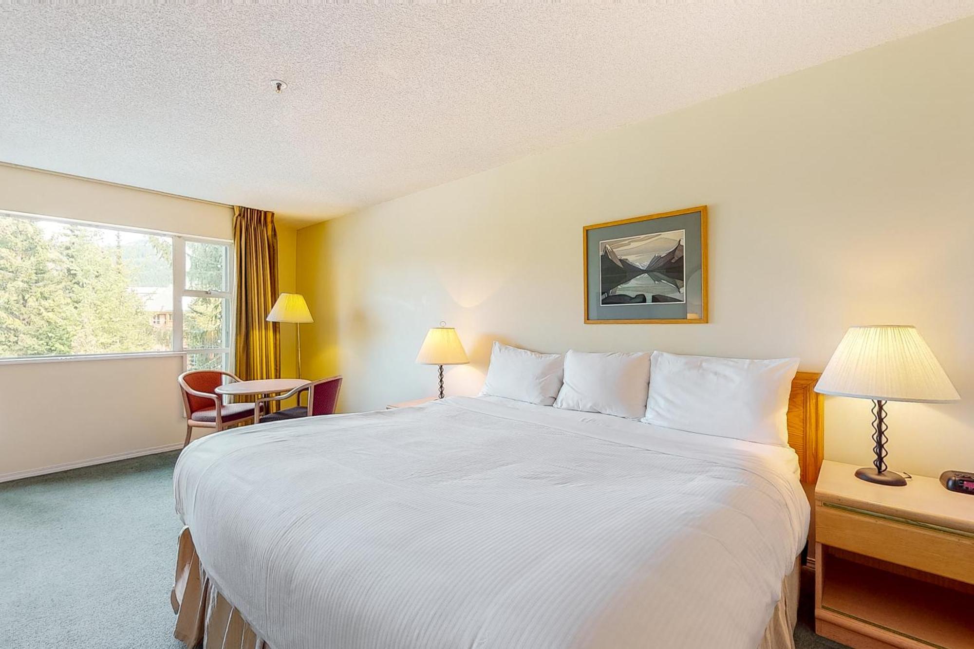 Glacier Lodge Whistler Room photo