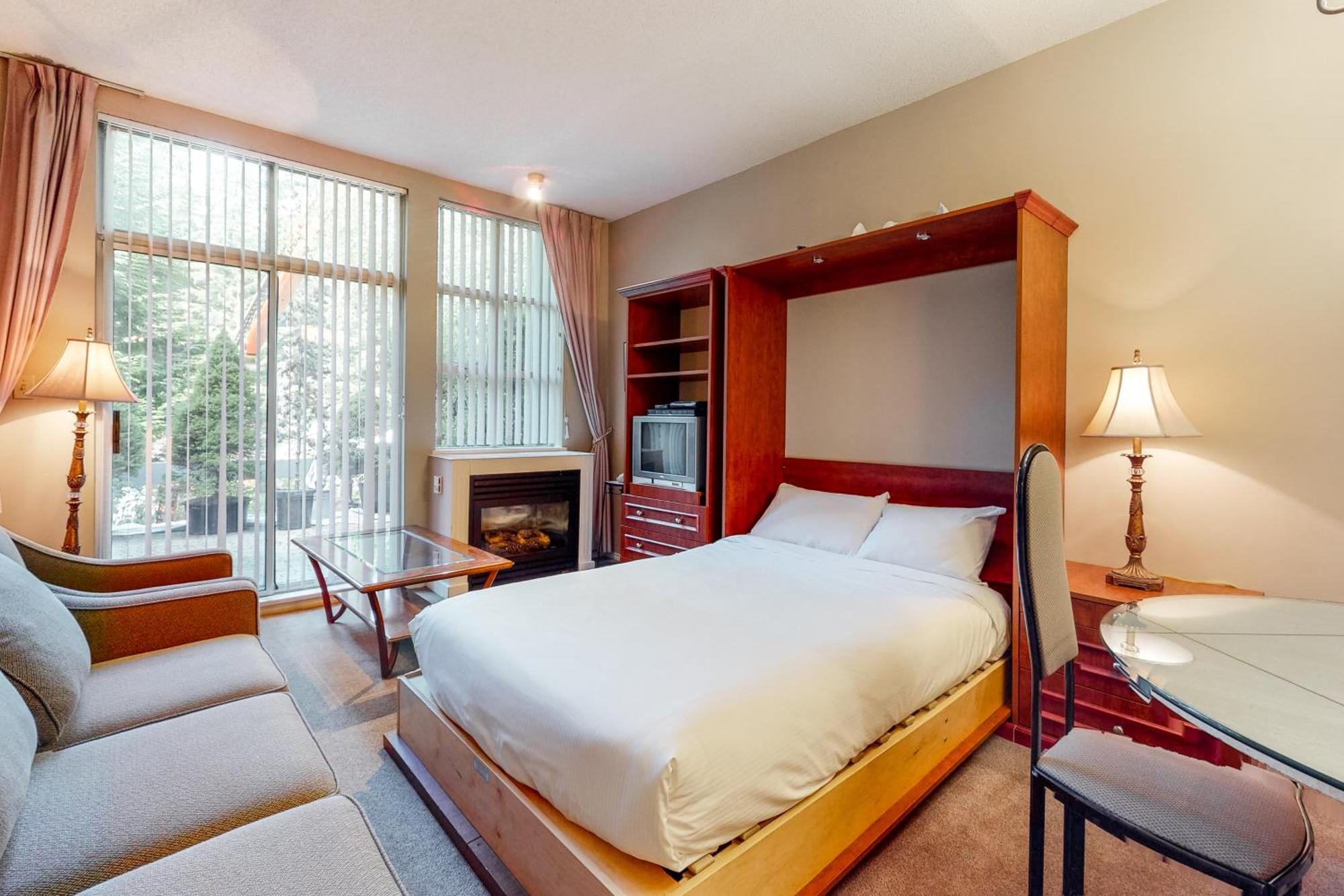 Glacier Lodge Whistler Room photo