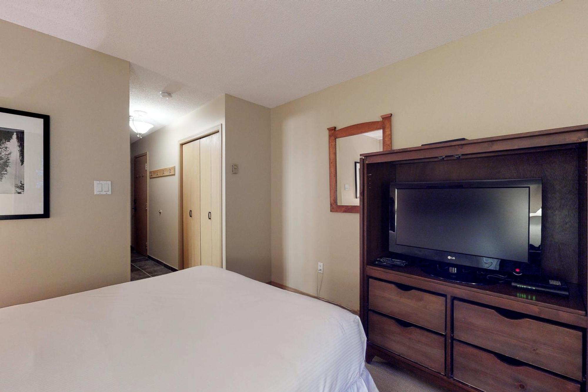 Glacier Lodge Whistler Room photo