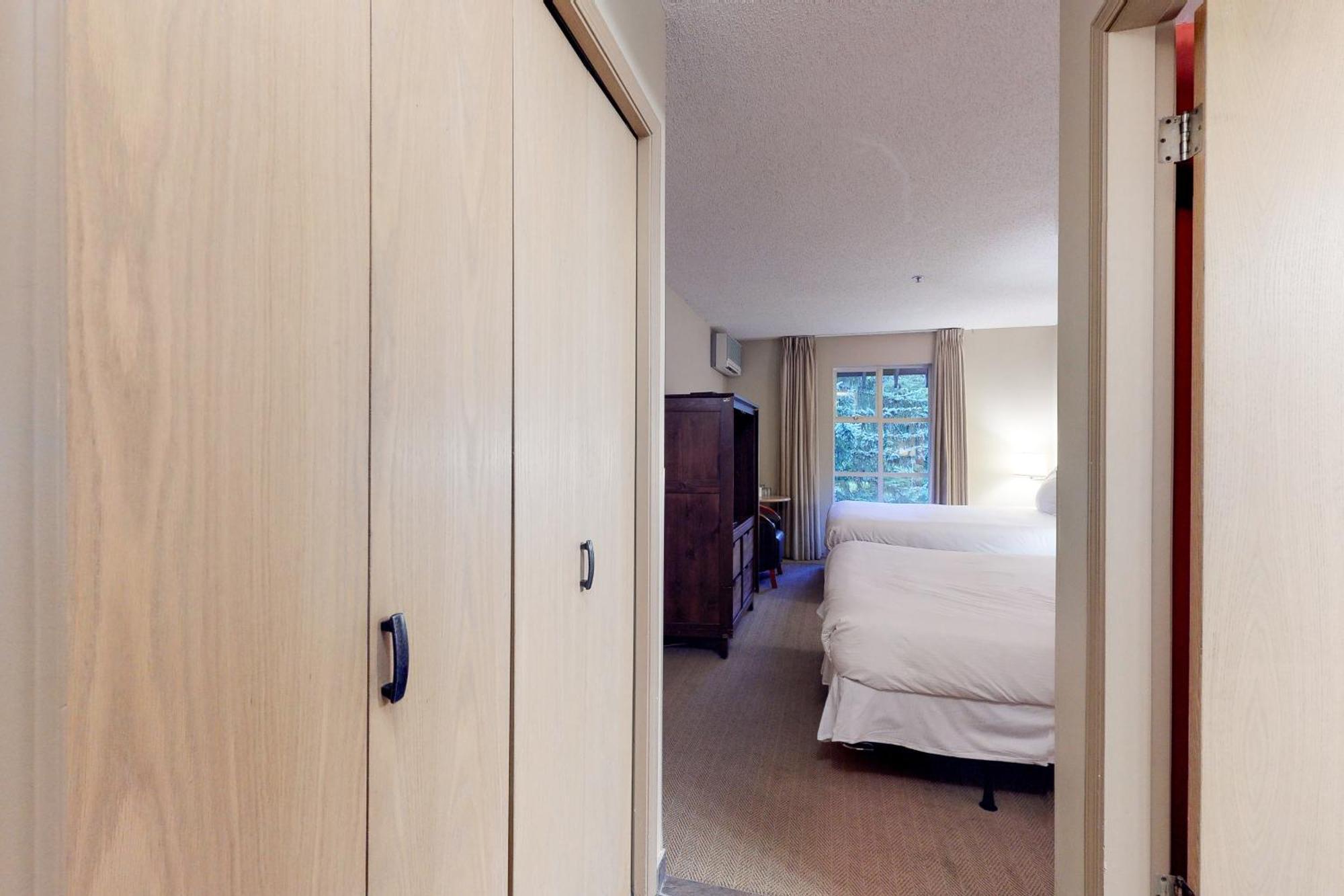 Glacier Lodge Whistler Room photo