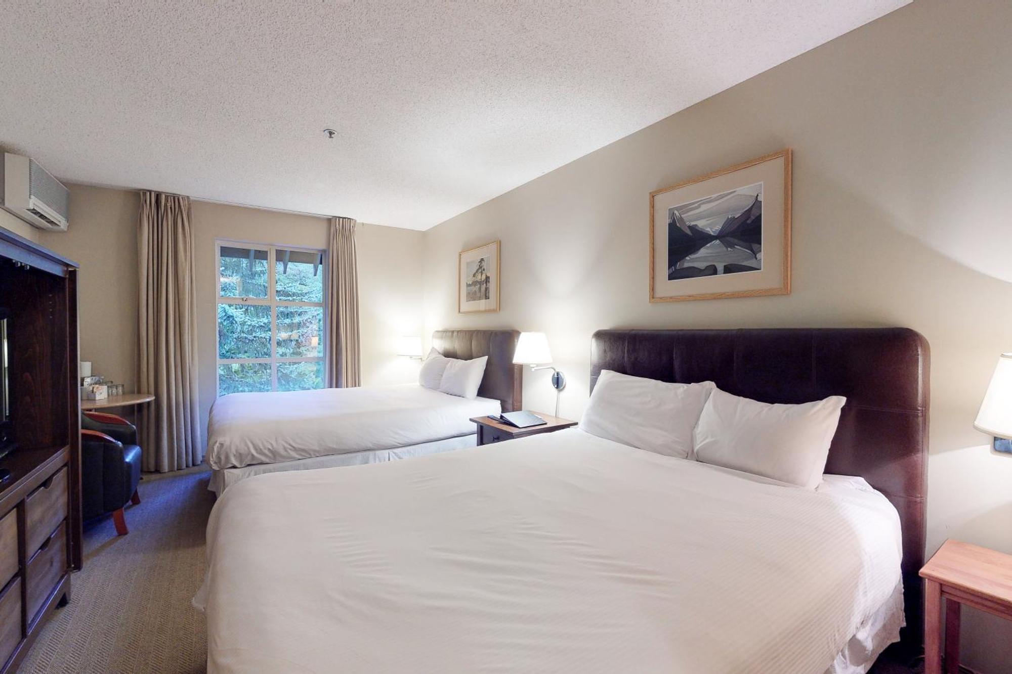 Glacier Lodge Whistler Room photo