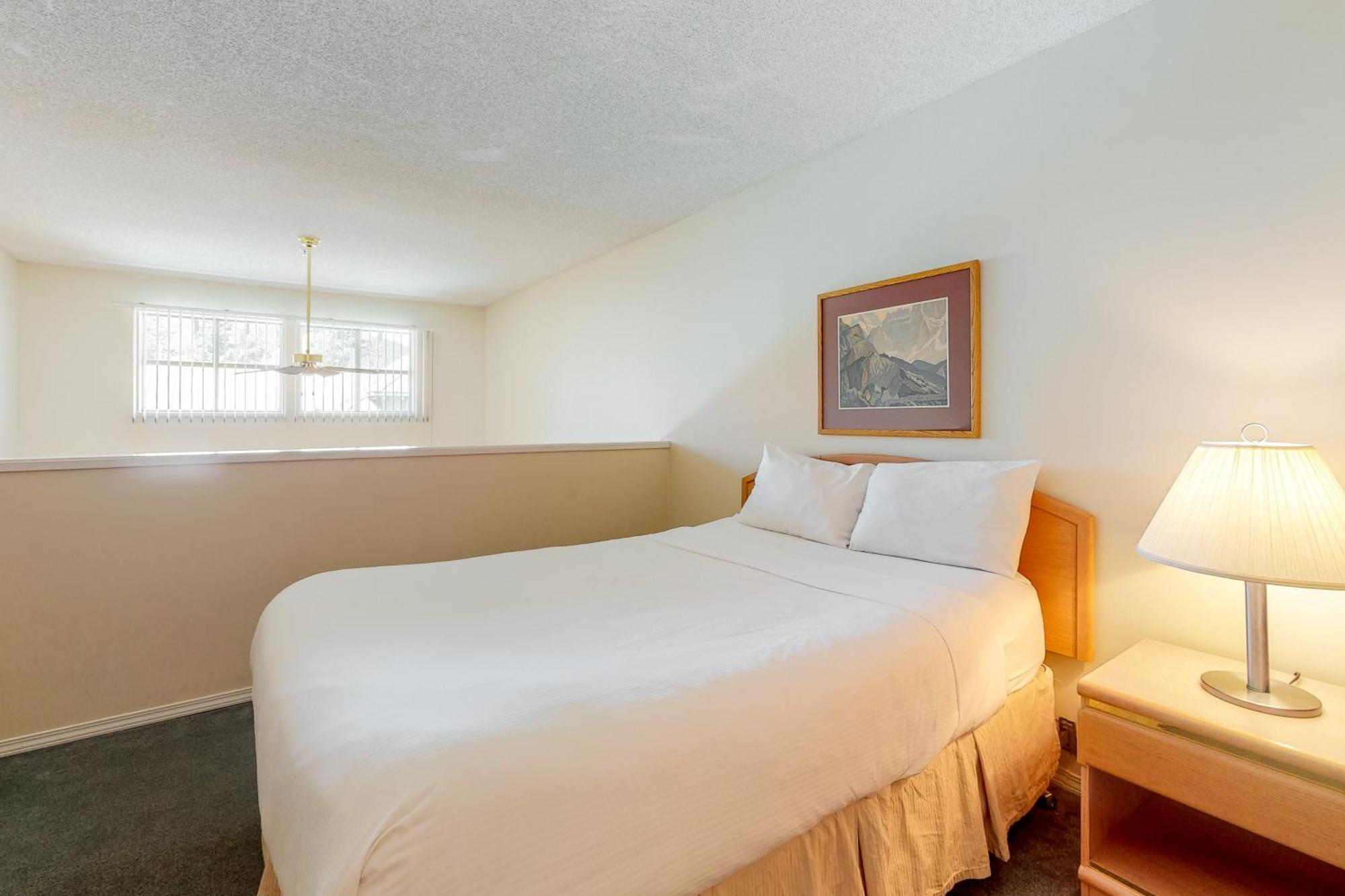 Glacier Lodge Whistler Room photo