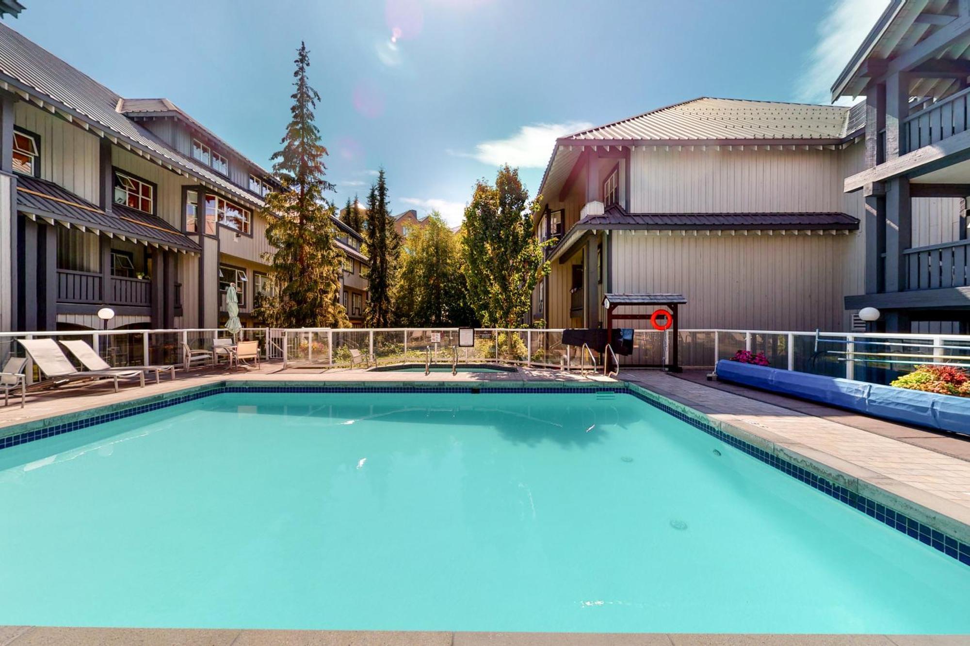 Glacier Lodge Whistler Exterior photo