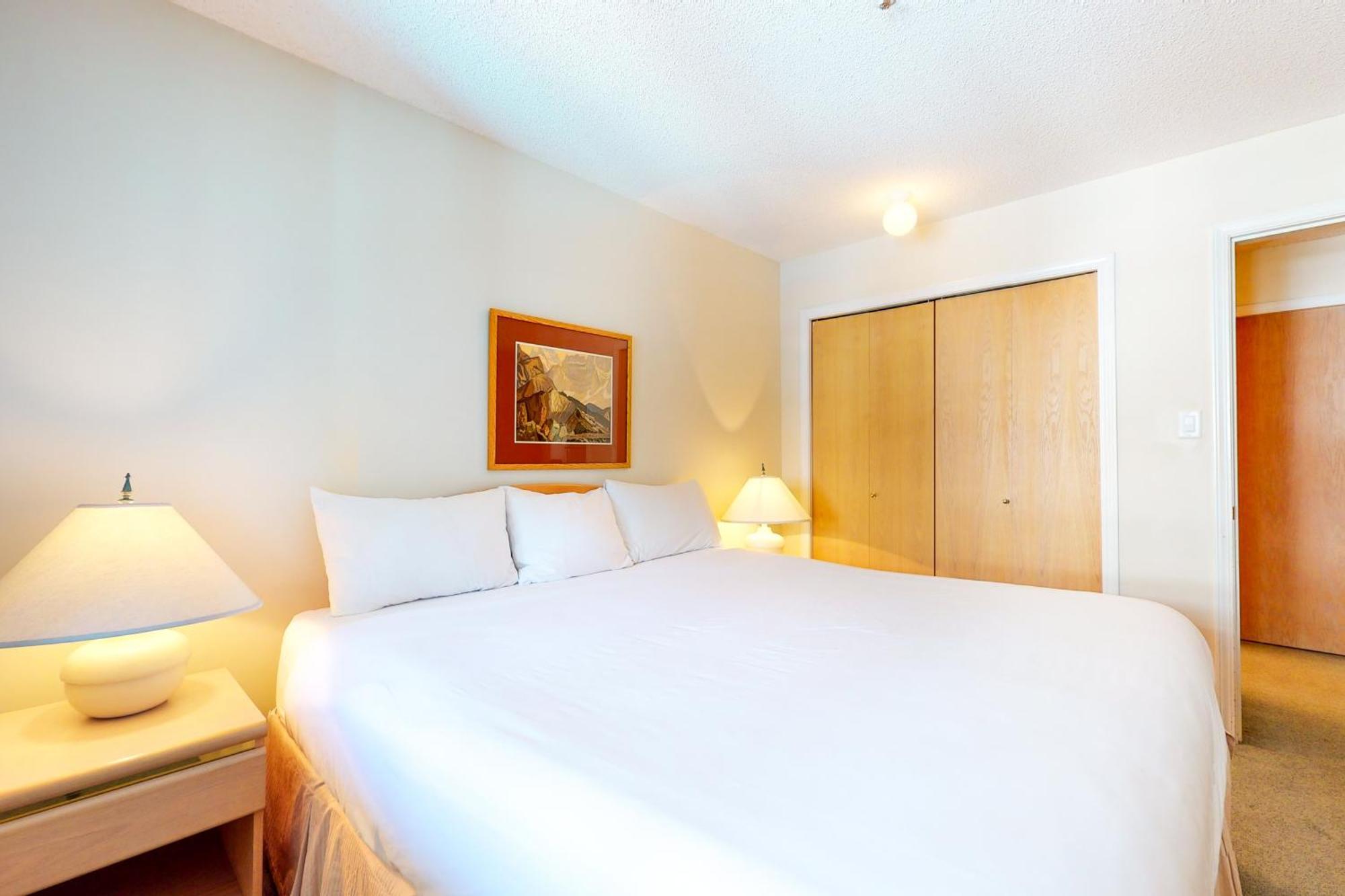 Glacier Lodge Whistler Room photo