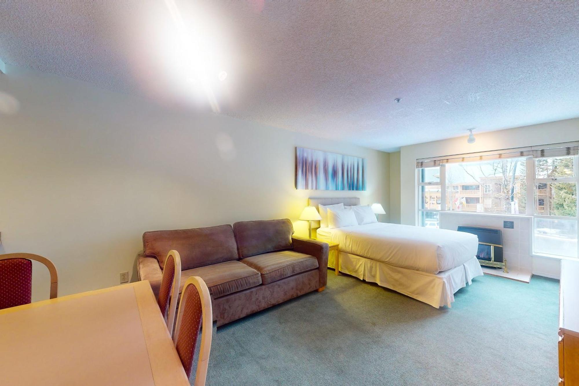 Glacier Lodge Whistler Room photo